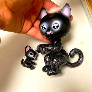 Wowww fingerlings light-up baby black panther mini